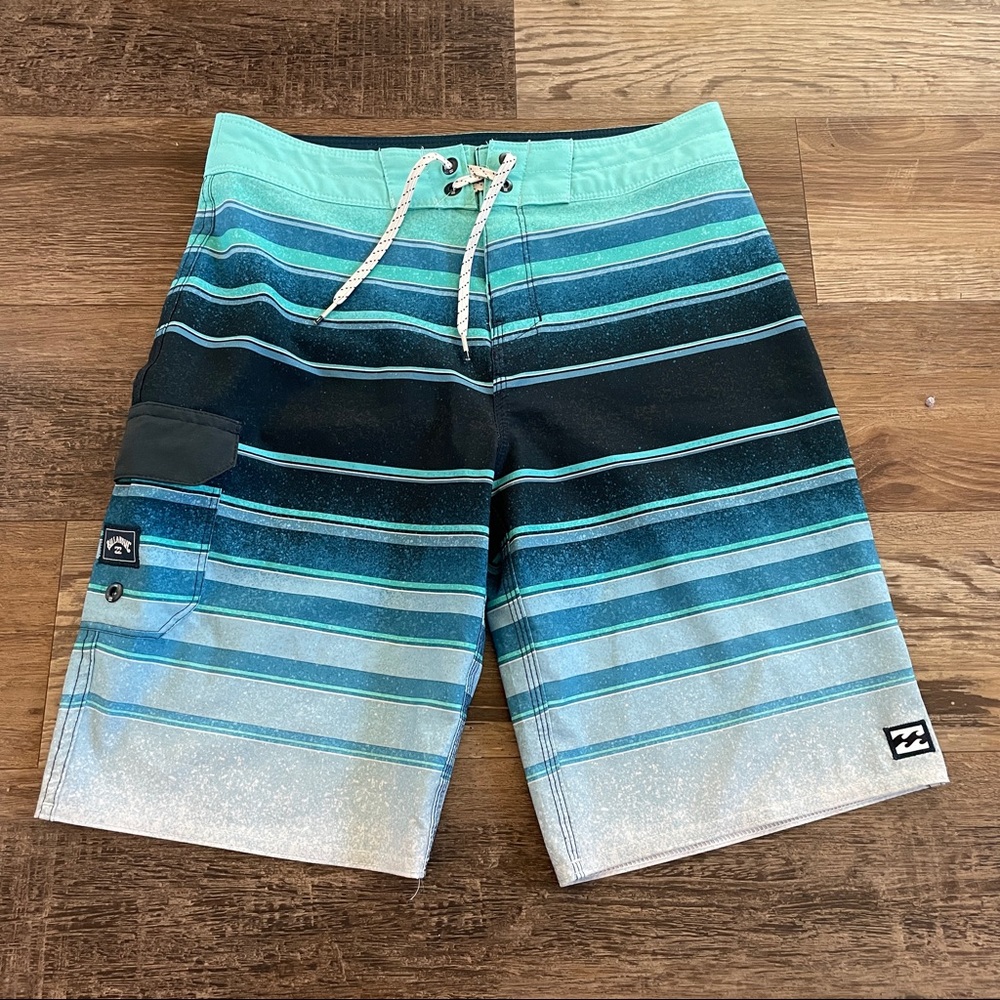 Billabong boys/teen board shorts 26